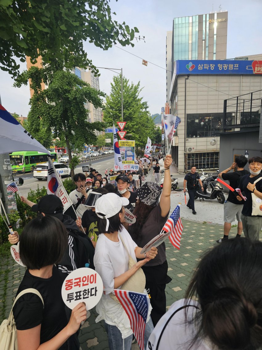 클릭하시면 원본 이미지를 보실 수 있습니다.